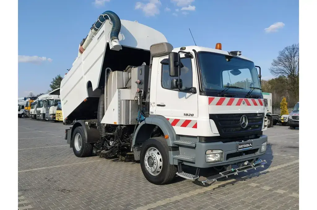 Mercedes Benz AXOR 1828 Zamiatarka Uliczna Haller Universal Dwustronna Ciężarowe 2005