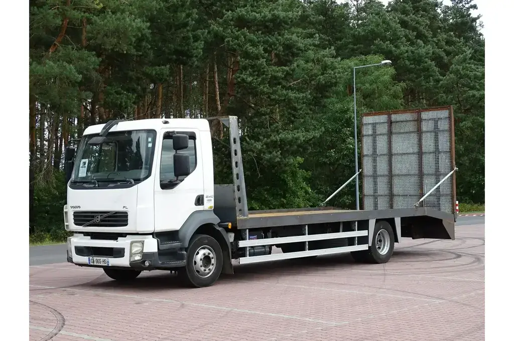 Volvo FL 240 Laweta Pomoc Drogowa Specjalny Ciężarowe 2011