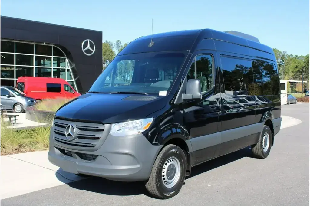 Mercedes Benz Sprinter Mikrobus 2023