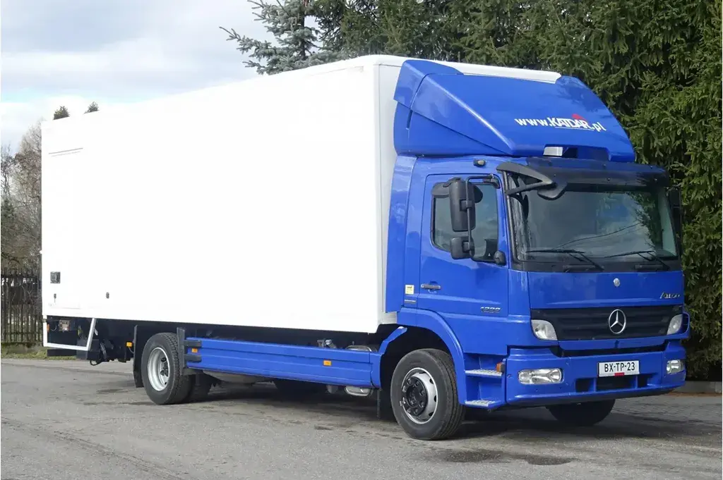 Mercedes Benz ATEGO 1222 euro 5 Kontener 18 palet winda klapa Ciężarowe 2010