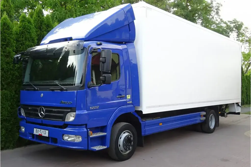 Mercedes Benz ATEGO 1222 euro 5 kontener 18pal  winda klapa sprowadzony Ciężarowe 2010