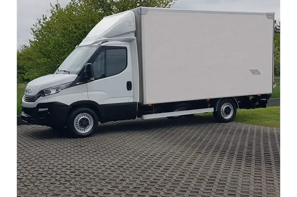 IVECO Daily Kontener 2017