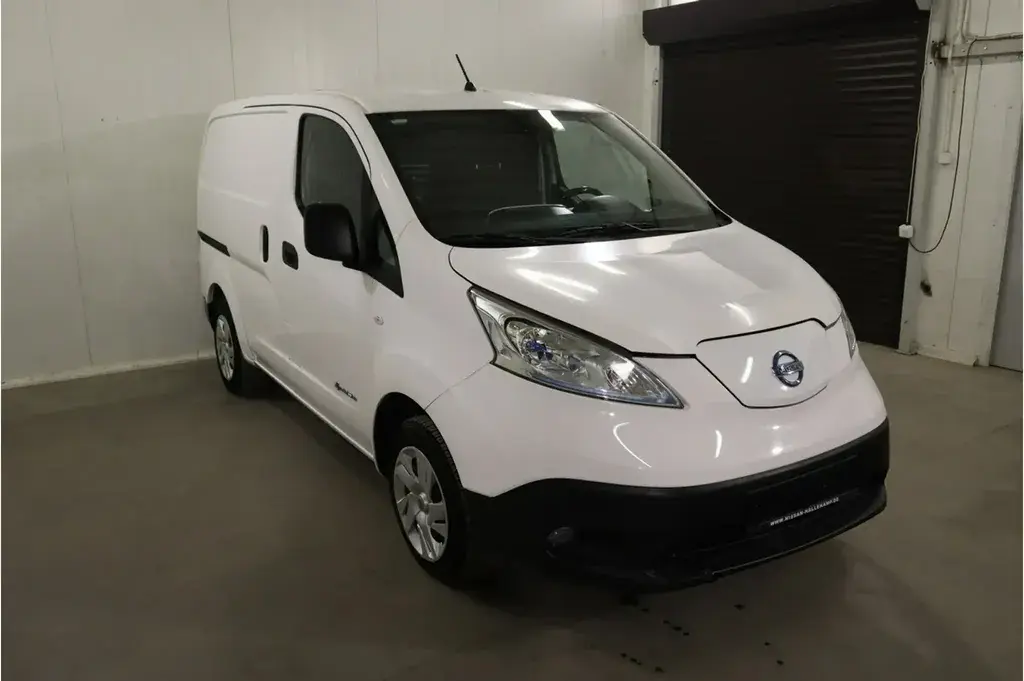 Nissan Elgrand Furgon 2016